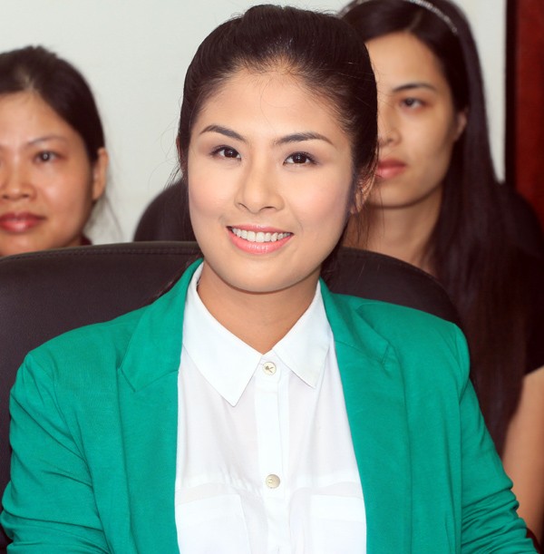 Hoa hậu Ngọc Hân đến chia vui cùng Báo Giáo dục Việt Nam nhân dịp ra mắt Lớp học Nhân ái
